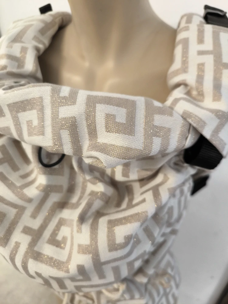 Nosítko NoMa Adapt 2 - Labyrint Beige (lurex)