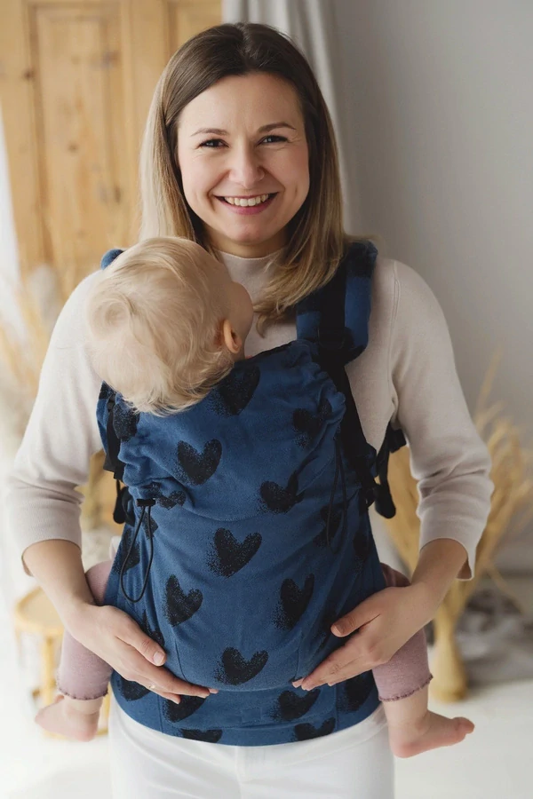 Little frog - Prime baby carrier - Infinity Love – Black Hearts