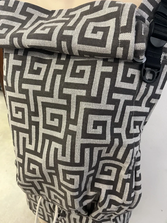 Nosítko NoMa Adapt 2 - Labyrint grey (len)