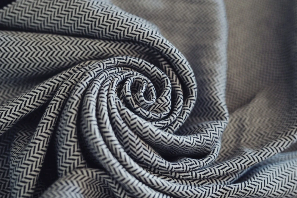 Little frog - Prime baby carrier - Zen Path – Black & White with Recycled Cotton